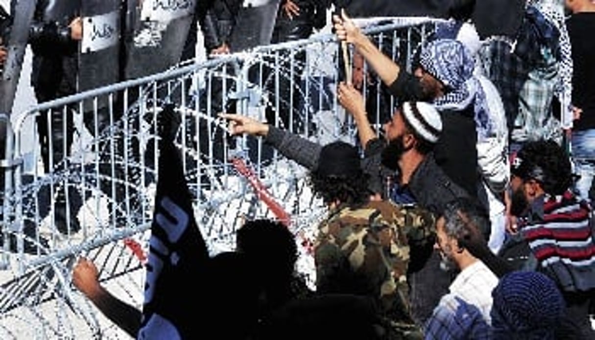 L’assaut des salafistes contre l’ambassade des États-Unis, le 14 septembre à Tunis. DR