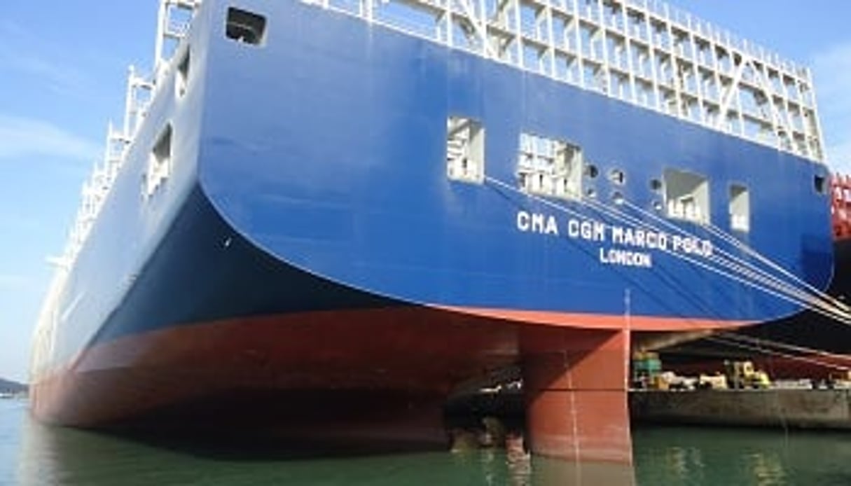 Pouvant transporter jusqu’à 16 000 EVP à une vitesse de 24 nœuds, le Marco Polo mesure 395 mètres de long sur 54 mètres de large. DR