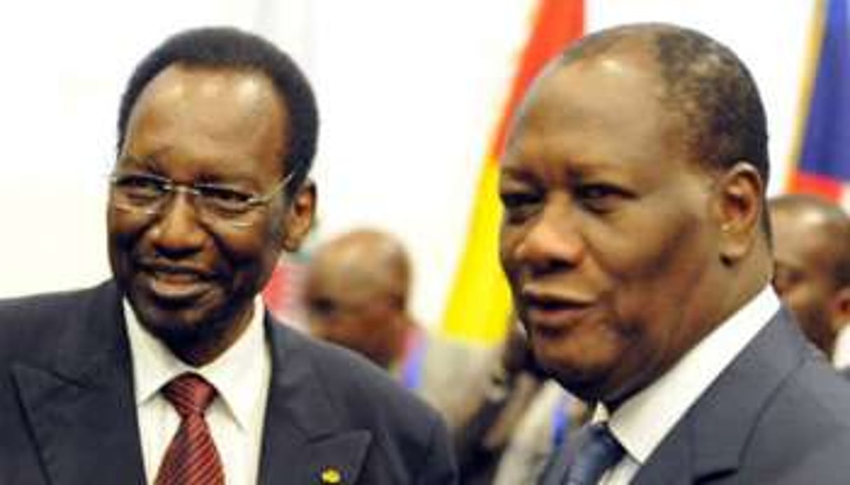 Dioncounda Traoré (Mali) et Alassane Ouattara (Côte d’Ivoire), à Abuja, le 11 novembre. © Pius Utomi Ekpei/AFP