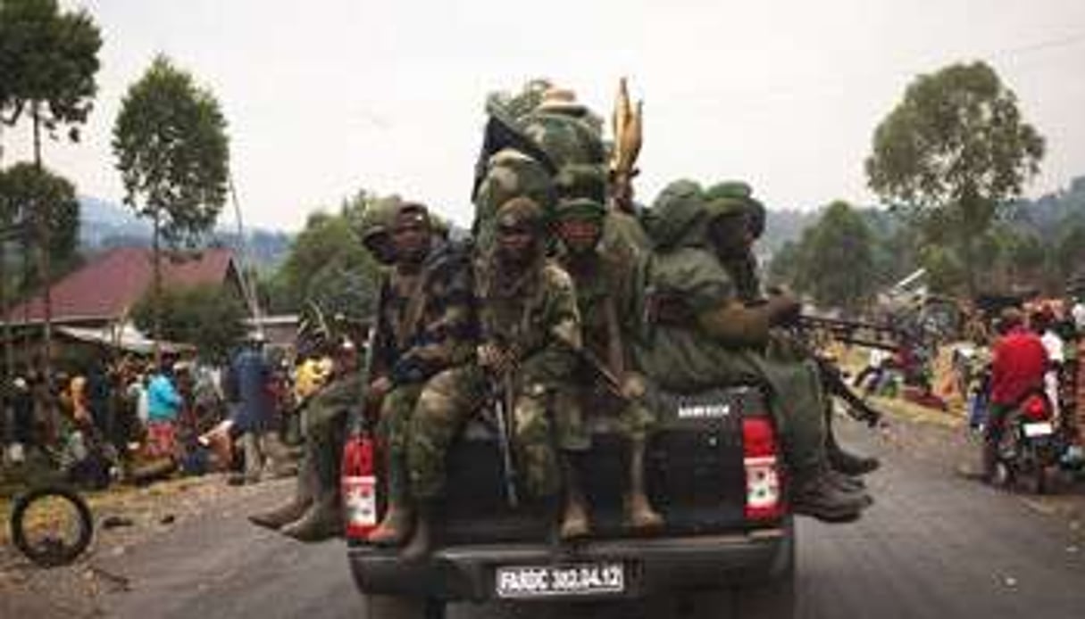 Des soldats congolais en route pour Kibumba, le 4 août 2012 en RDC. © AFP