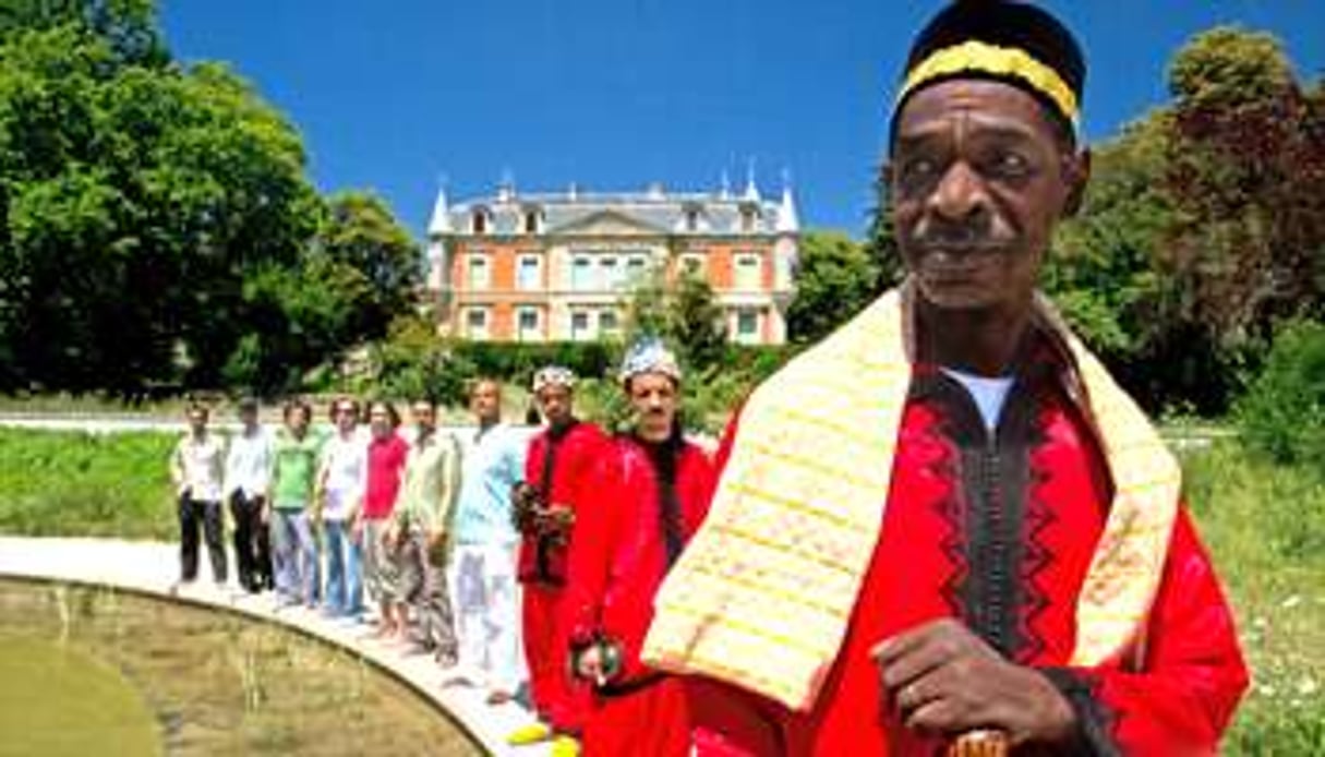 Maalem Abdallah Guinea et les musiciens de Fanga. © HIM Medias