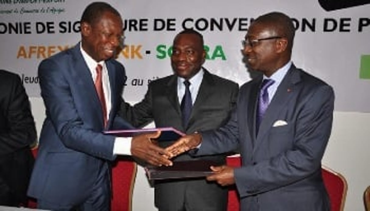 Cérémonie de signature de prêt entre Afreximbank et la Sotra au siège de l’UATP. DR