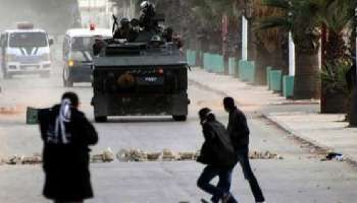 Heurts entre manifestants et forces de l’ordre, le 1er décembre 2012 à Siliana, en Tunisie. © AFP/Faouzi Dridi