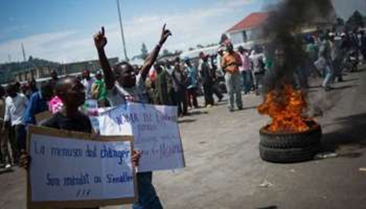 Des manifestants congolais protestent contre le gouvernement et les Nations unies, le 6 décembre. © AFP