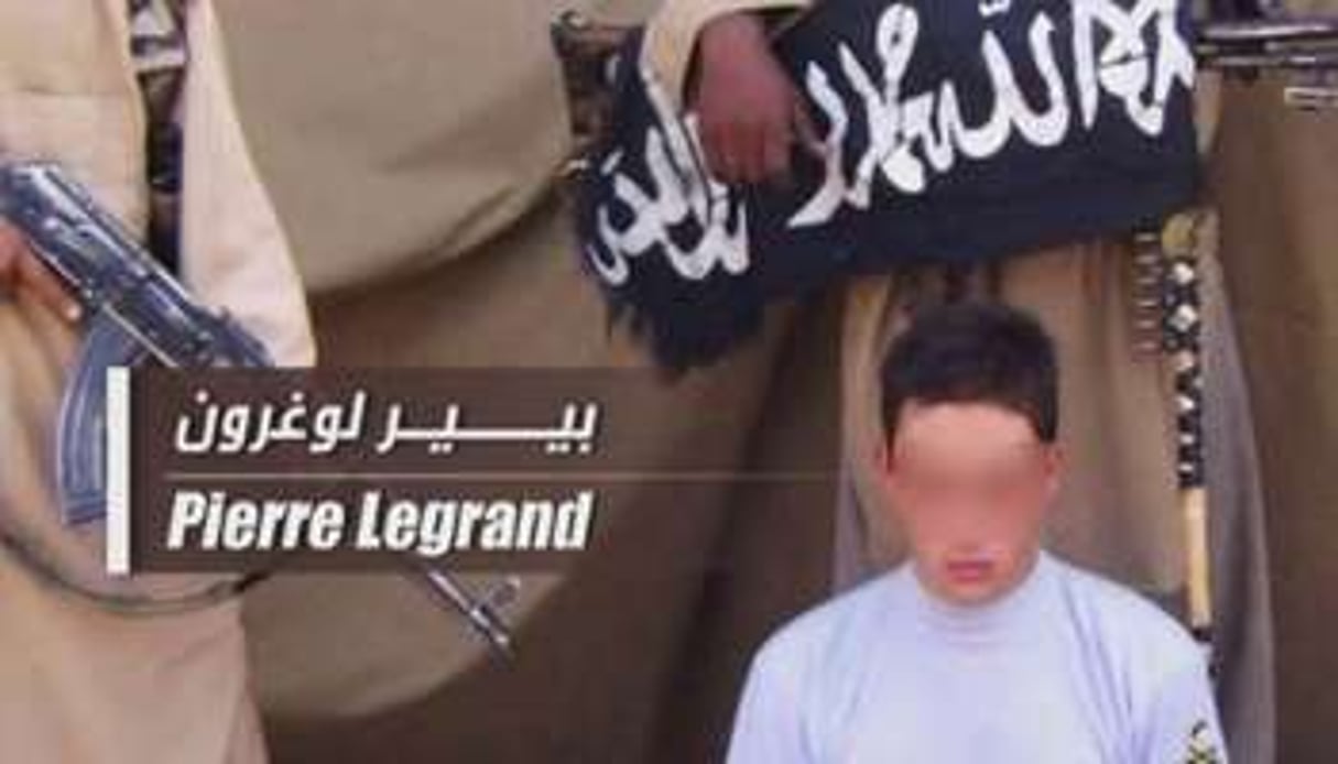 Capture d’écran d’une vidéo montrant Pierre Legrand, l’un des otages français. © AFP