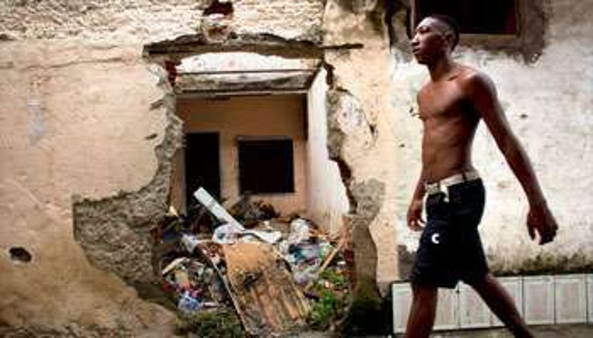 Maison en cours de démolition à Rio de Janeiro. © AP/SIPA/Victor R. Caivano
