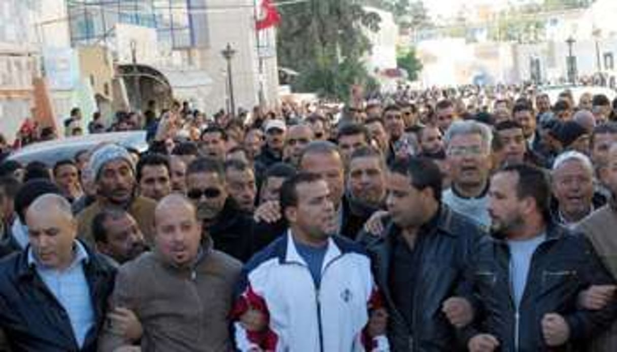 Des Tunisiens manifestent à Kasserine, à l’ouest de la Tunisie, le 6 décembre 2012. © AFP