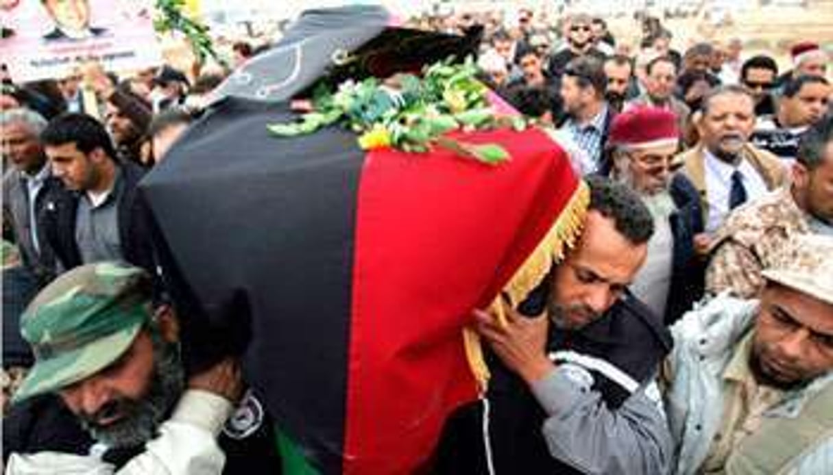 Les funérailles de l’opposant de Kaddafi, le 3 décembre, à Benghazi. © AFP