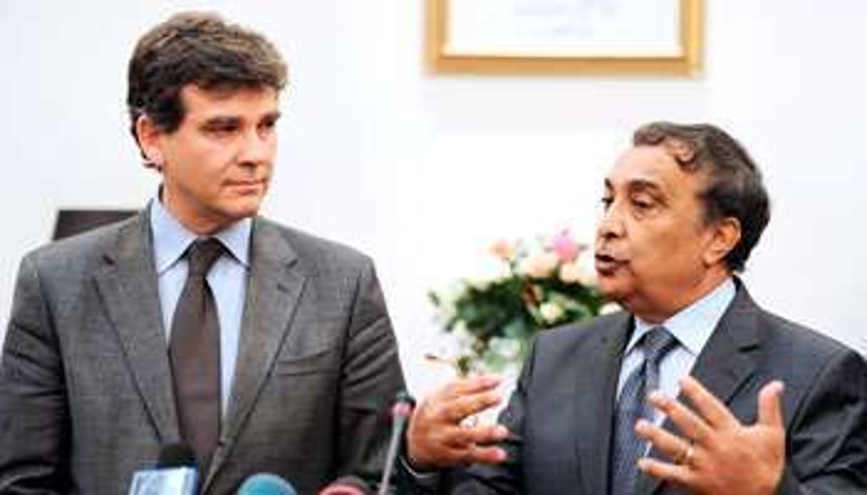 Arnaud Montebourg avec le ministre alégien de l’Environnement, le 4 novembre. © Farouk Batiche/AFP