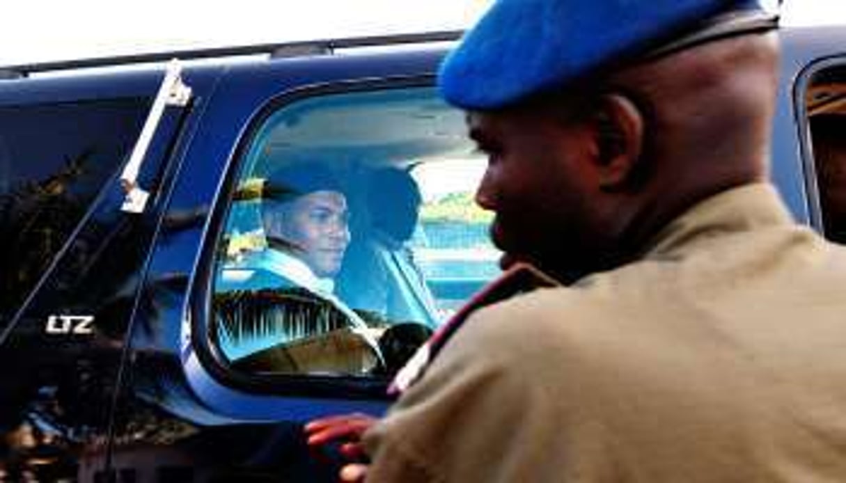 L’arrivée de l’ancien ministre Karim Wade à la gendarmerie, le 15 novembre 2012. © Seyllou/AFP