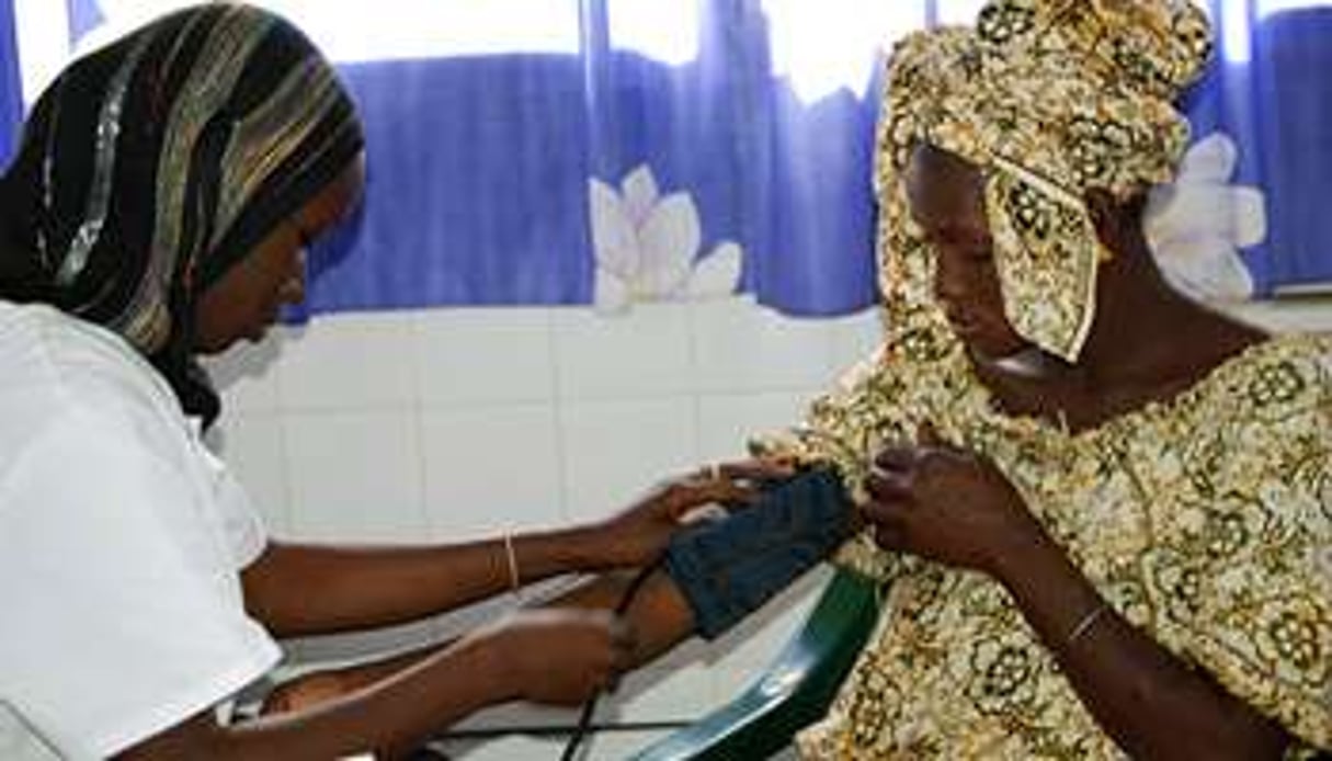Dans un centre de santé, en 2008 au Sénégal. © Marie-Agnes Heine/OMS