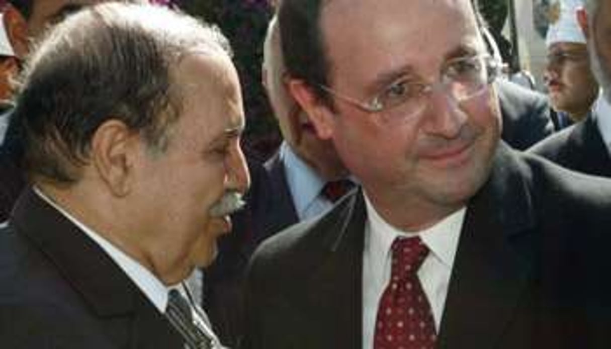 François Hollande et Abdelaziz Bouteflika, en 2006, à Alger. © Fayez Nureldine/AFP