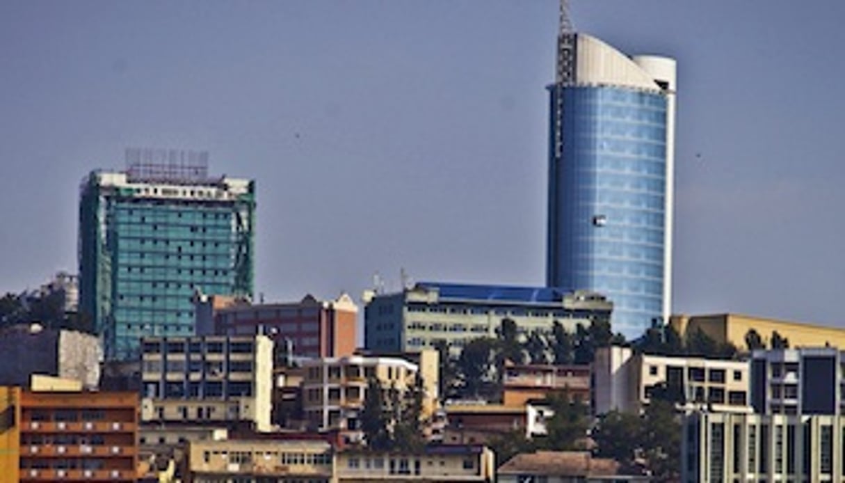 La Kigali Citytower (à dr.) et le chantier du Grand Pension Plaza, aujourd’hui terminé. © Antonin Borgeaud/JA