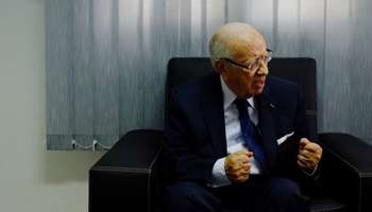 Une réunion du parti de Béji Caïd Essebsi prise d’assaut le 22 décembre. © Ons Abid, JA