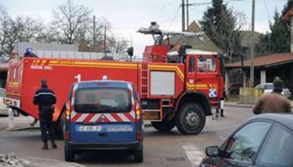 La police et les pompiers sur le lieu du crash de l’avion, près de Grenoble. © AFP