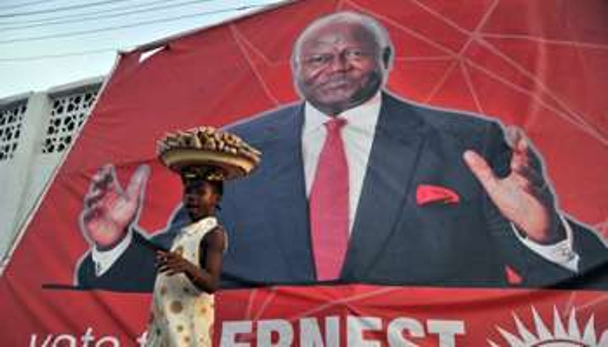 Une affiche électorale du président sierra-léonais Ernest Bai Koroma, à Freetown, le 14 novembre © AFP