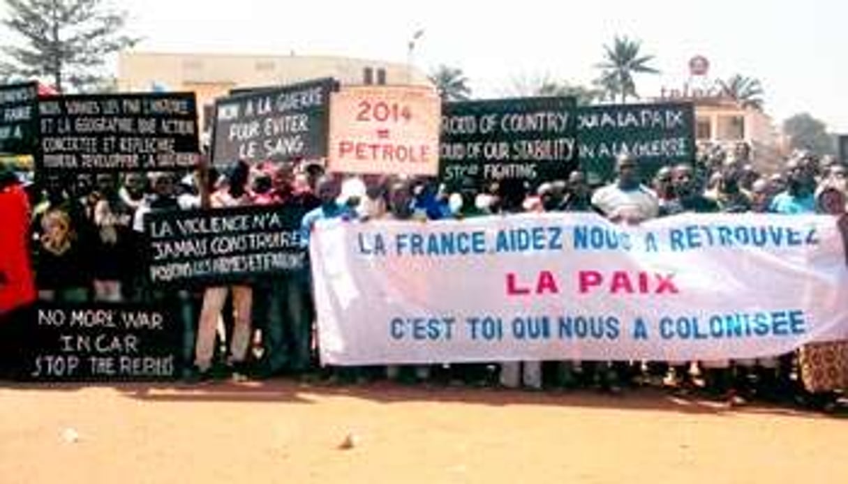 Manifestation devant l’ambassade de France à Bangui, le 26 décembre 2012. © Sipa