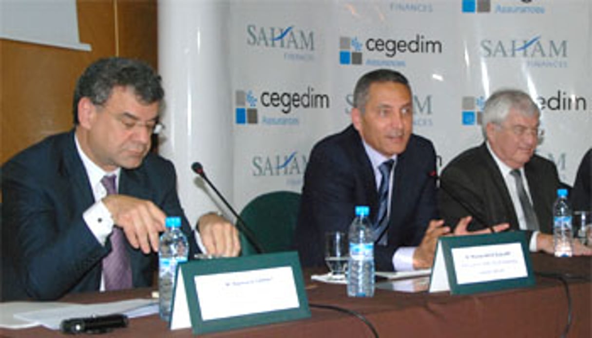 Raymond Farhat, DG de Saham Finances, Moulay Hafid Elalamy, patron du groupe Saham et Jean-Claude Labrune, PDG du Groupe Cegedim, à l’occasion de la conférence de presse annonçant le partenariat. © Saham