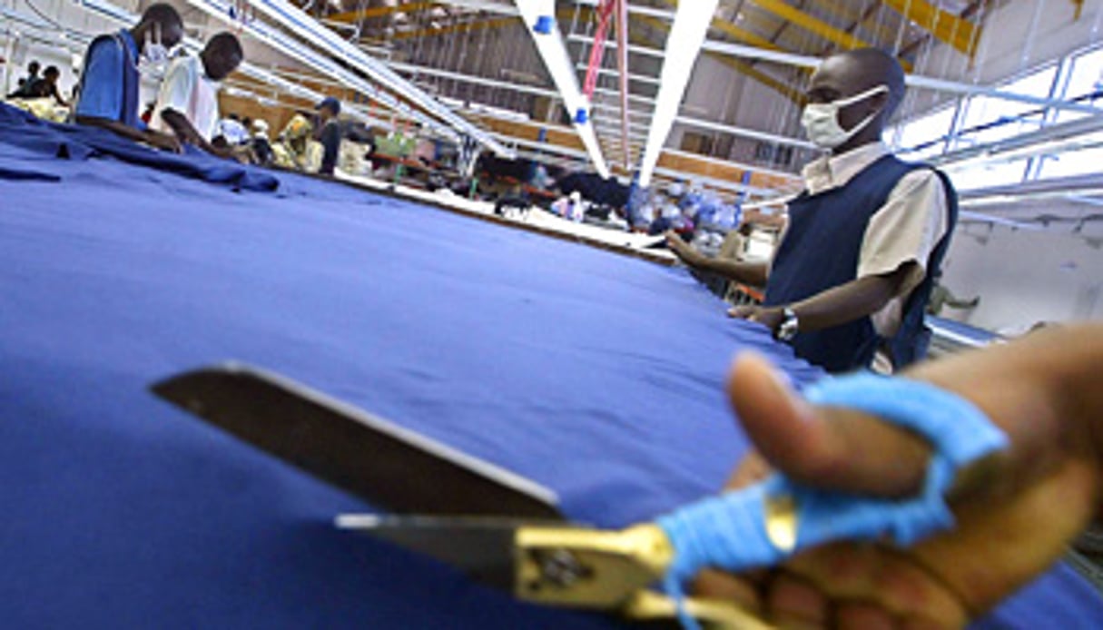 Confection textile au Kenya. Le continent compte 65 millions de PME. © Tony Karumba/AFP