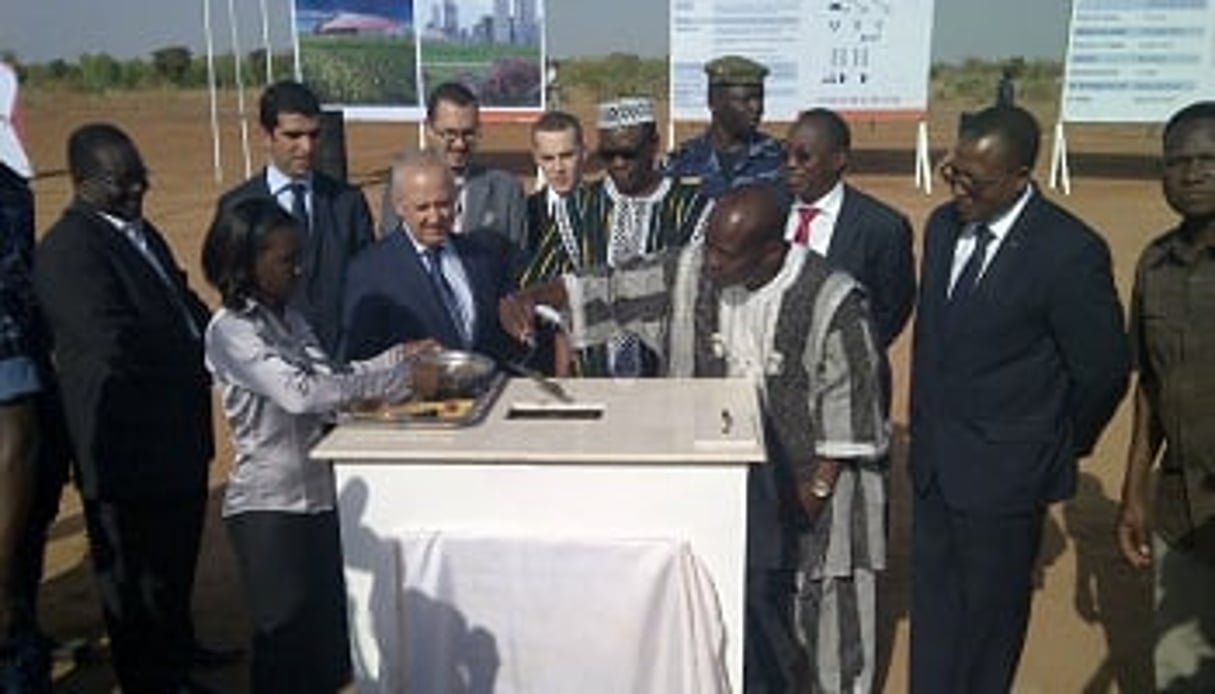 Cérémonie d’inauguration des travaux en présence du Premier ministre burkinabè, Luc Adolphe Tiao, et du président de Ciment d’Afrique, Anas Sefrioui. DR