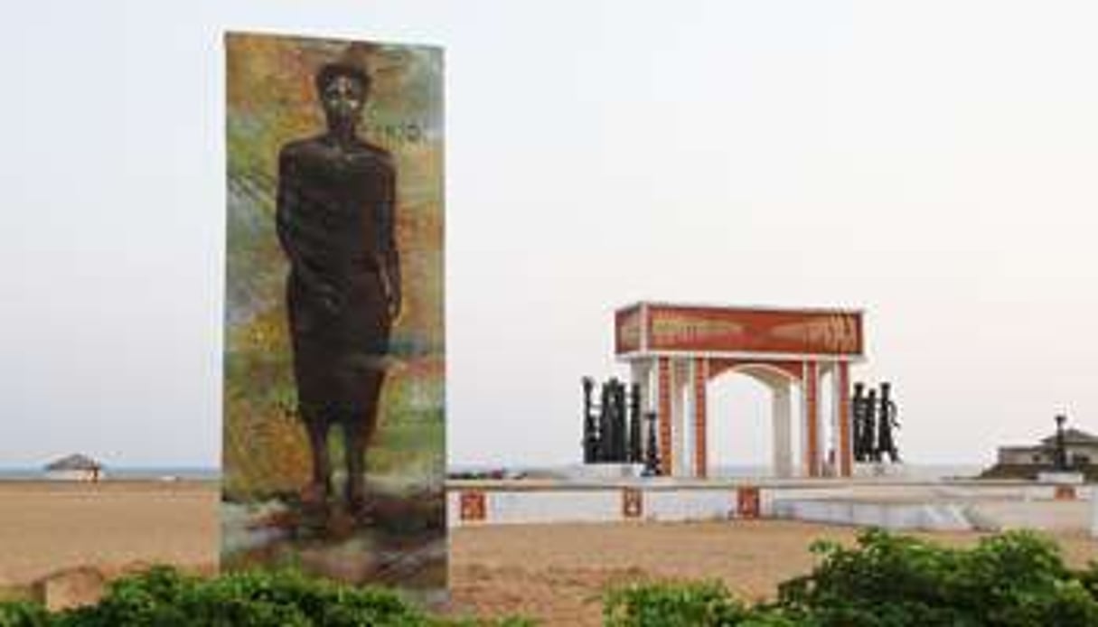 La peinture monumentale de Bruce Clarke avant sa démolition. © Fondation Zinsou