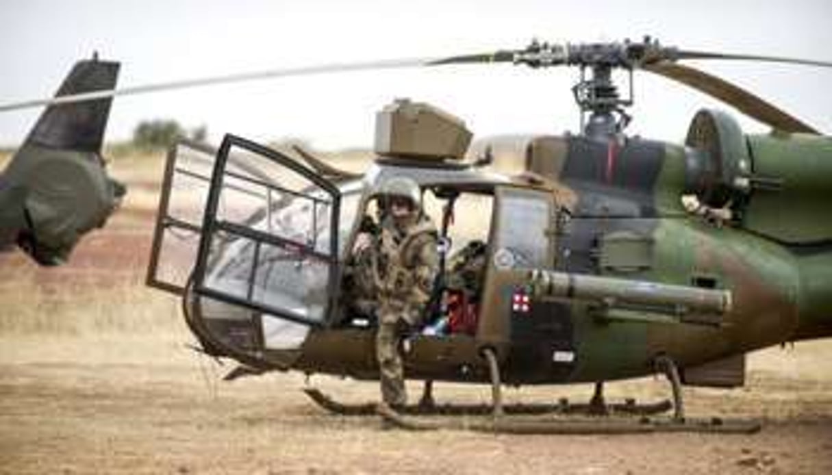 Un hélicoptère Gazelle français revient de Tombouctou, sur la base de Sévaré, le 28 janvier. © AFP