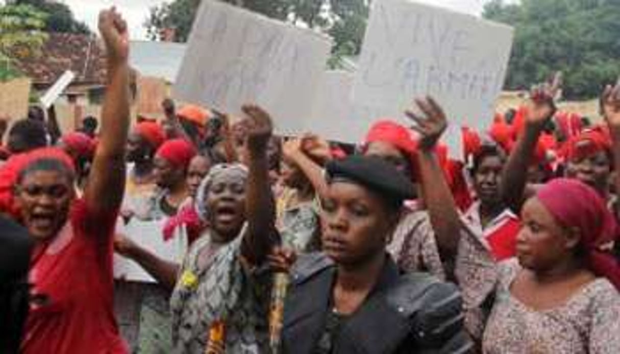 Manifestation de femmes de Bérets rouges, à Bamako, le 16 juillet 2012. © Habibou Kouyate/AFP