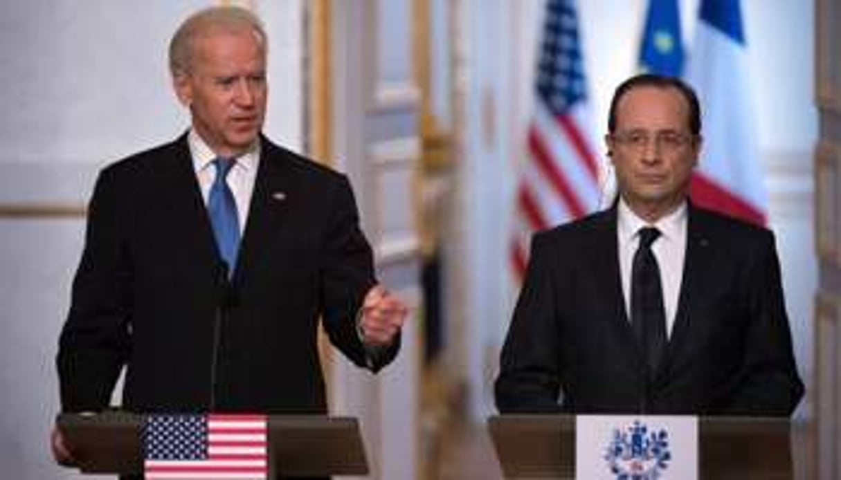 Joe Biden et François Hollande à l’Elysée, à Paris, le 4 février 2013. © AFP