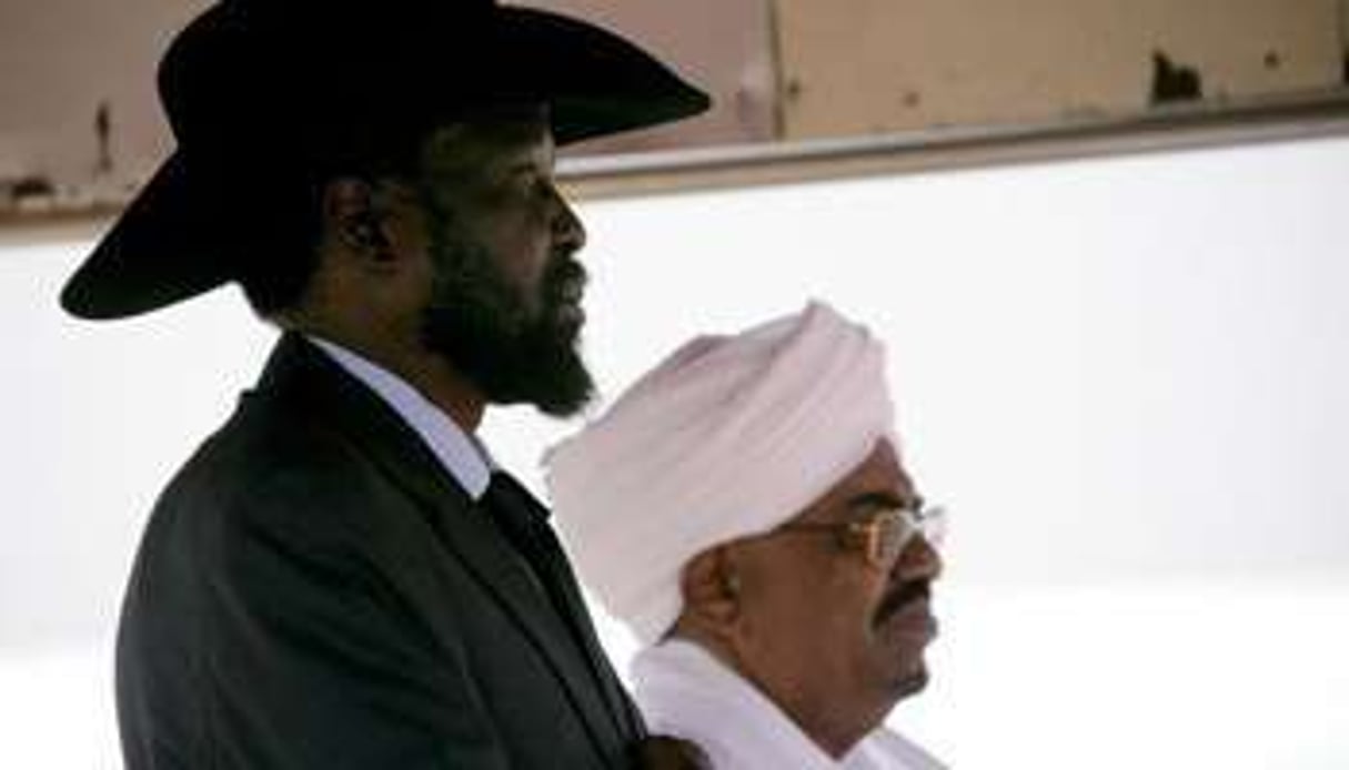 Salva Kiir et Omar el-Béchir, le 8 octobre 2011 à Khartoum. © Ashraf Shazly/AFP