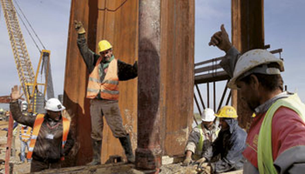 Sur le chantier du premier tronçon, à Kenitra, le 6 décembre 2012. © STR/Reuters