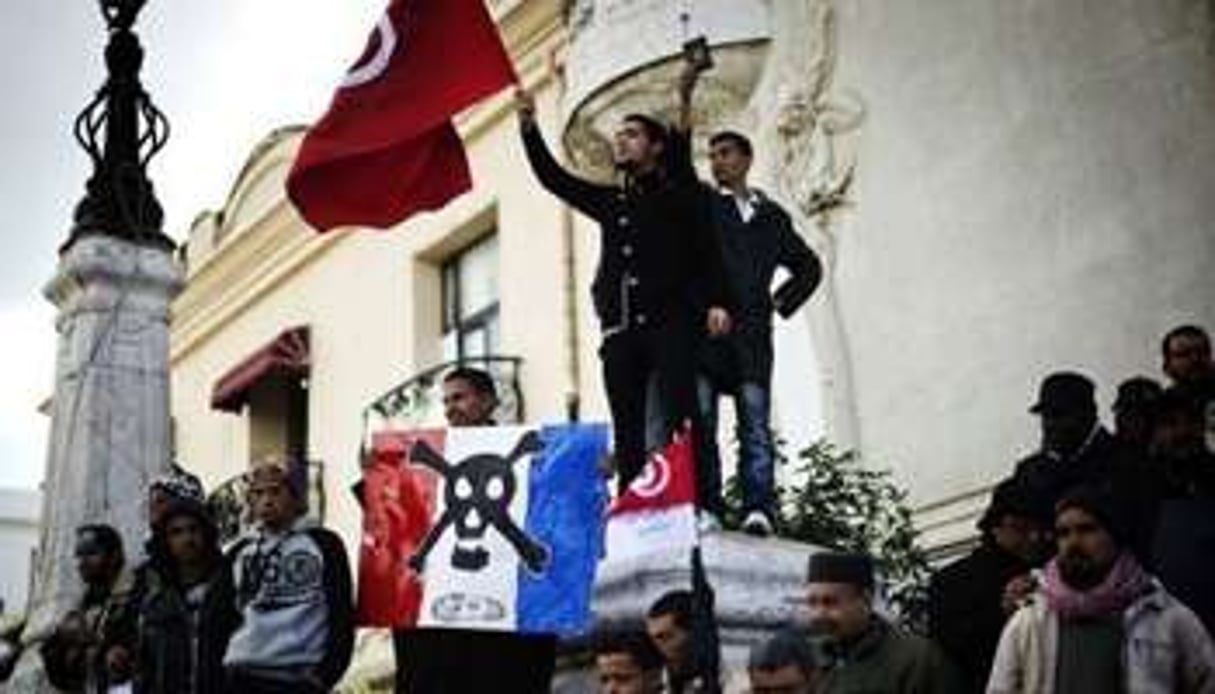 Des militants du parti islamiste Ennahda manifestent à Tunis, le 16 février 2013. © AFP