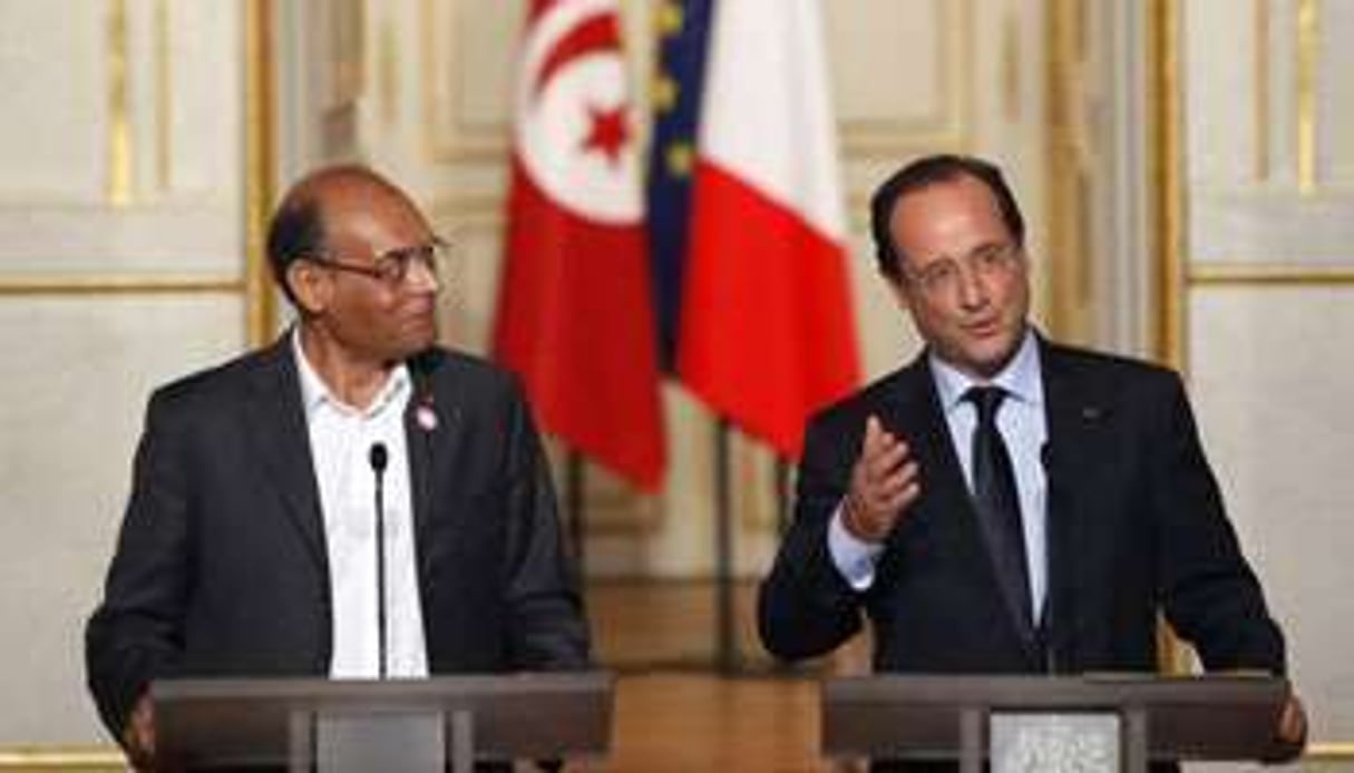 Moncef Marzouki (à g.) et François Hollande. © AFP