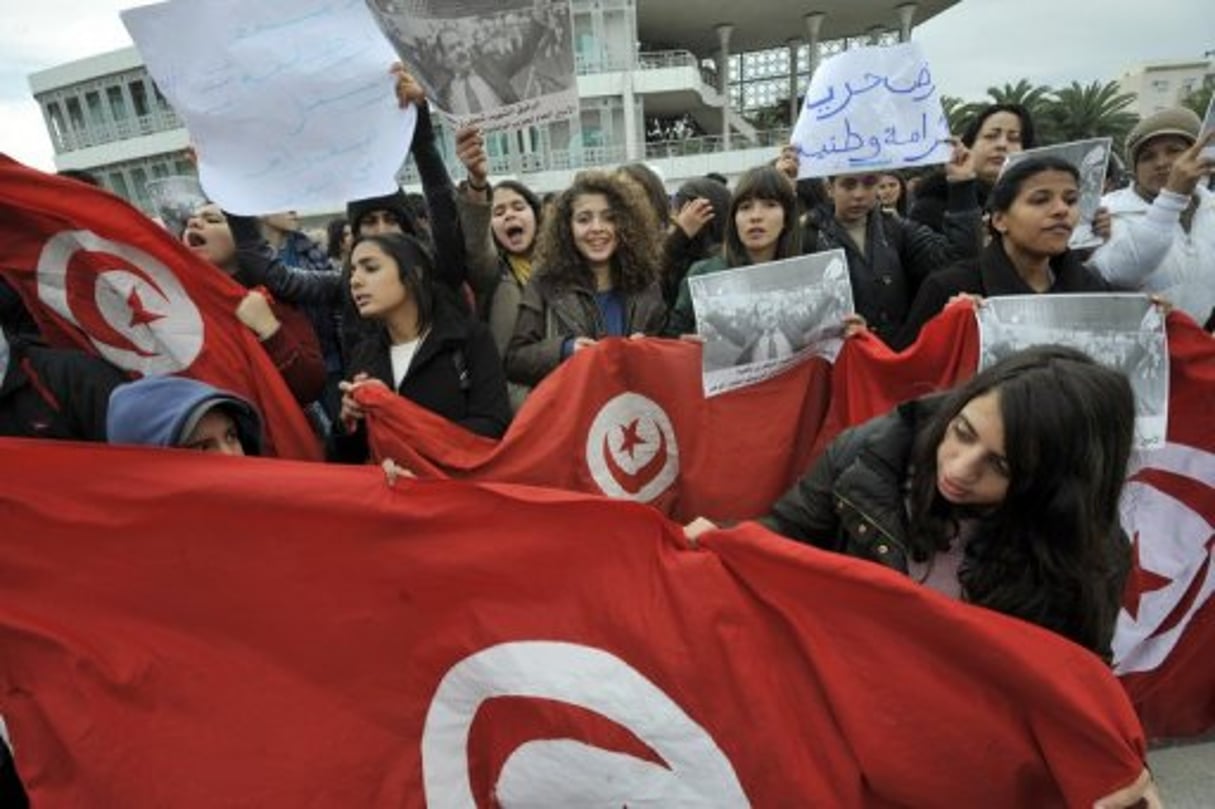 Tunisie: plusieurs centaines de manifestants d’opposition défilent à Tunis © AFP