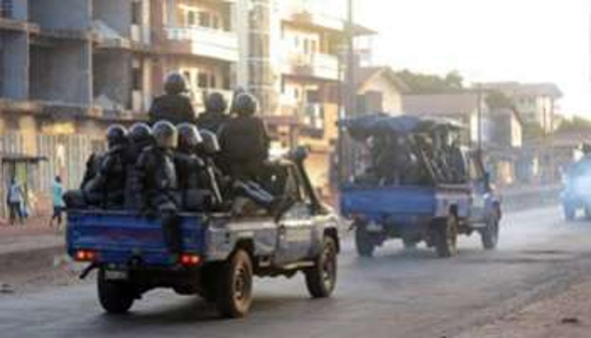 Patrouille de police, le 4 mars 2013 à Conakry. © Cellou Binani/AFP