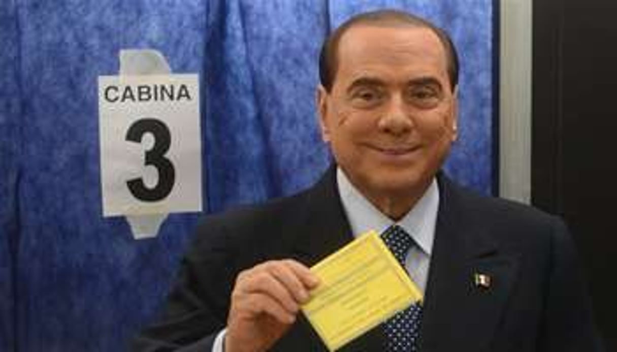 Silvio Berlusconi lors de son vote. © AFP