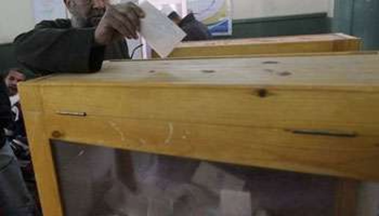 Les élections législatives prévues le 22 avril 2013 sont de ce fait annulées. © AFP