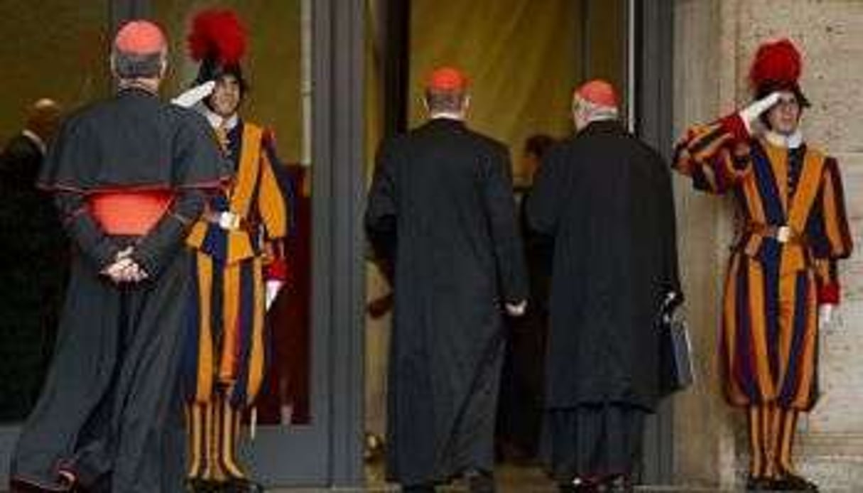 Des cardinaux arrivent au Vatican pour le pré-conclave, le 8 mars 2013 © AFP
