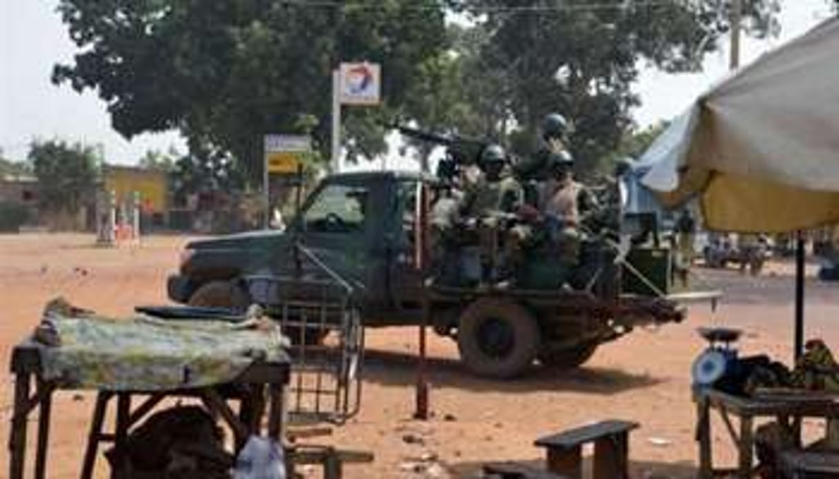 Une patrouille burkinabè à Markala, au Mali. © AFP