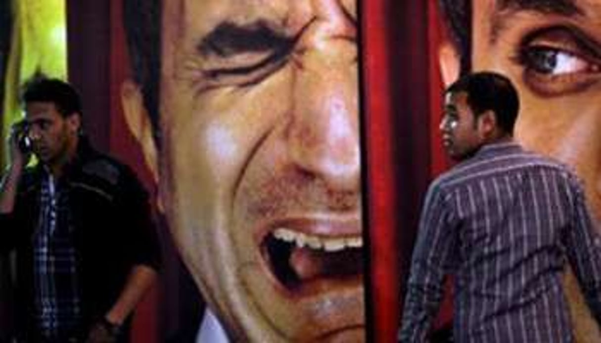 Une affiche de l’animateur Bassem Youssef. © AFP