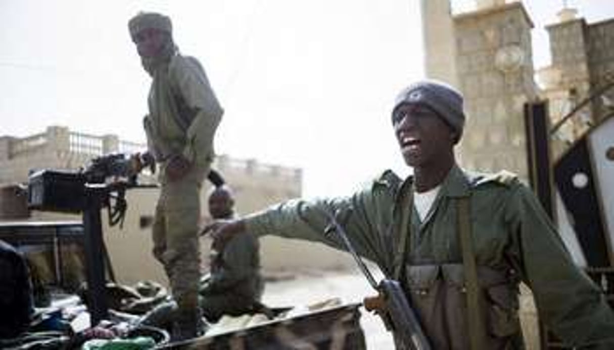Des soldats maliens à Tombouctou, le 1er février 2013. © AFP