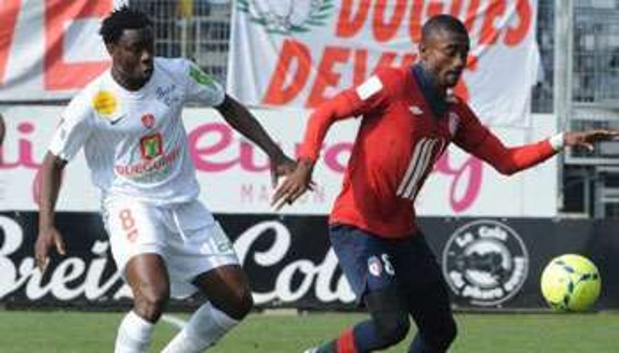 L’attaquant ivoirien de Lille Salomon Kalou (d), lors du match contre Brest, le 31 mars 2013. © AFP