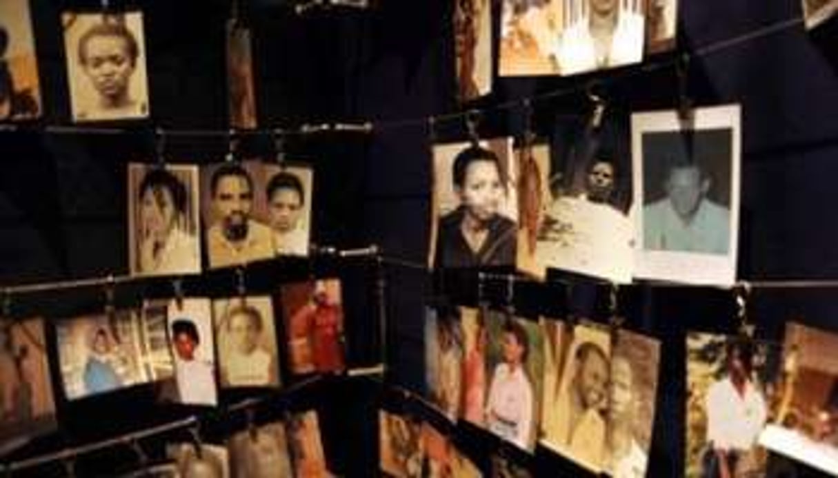Photographies de victimes du génocide, au Mémorial de Kigali. © AFP
