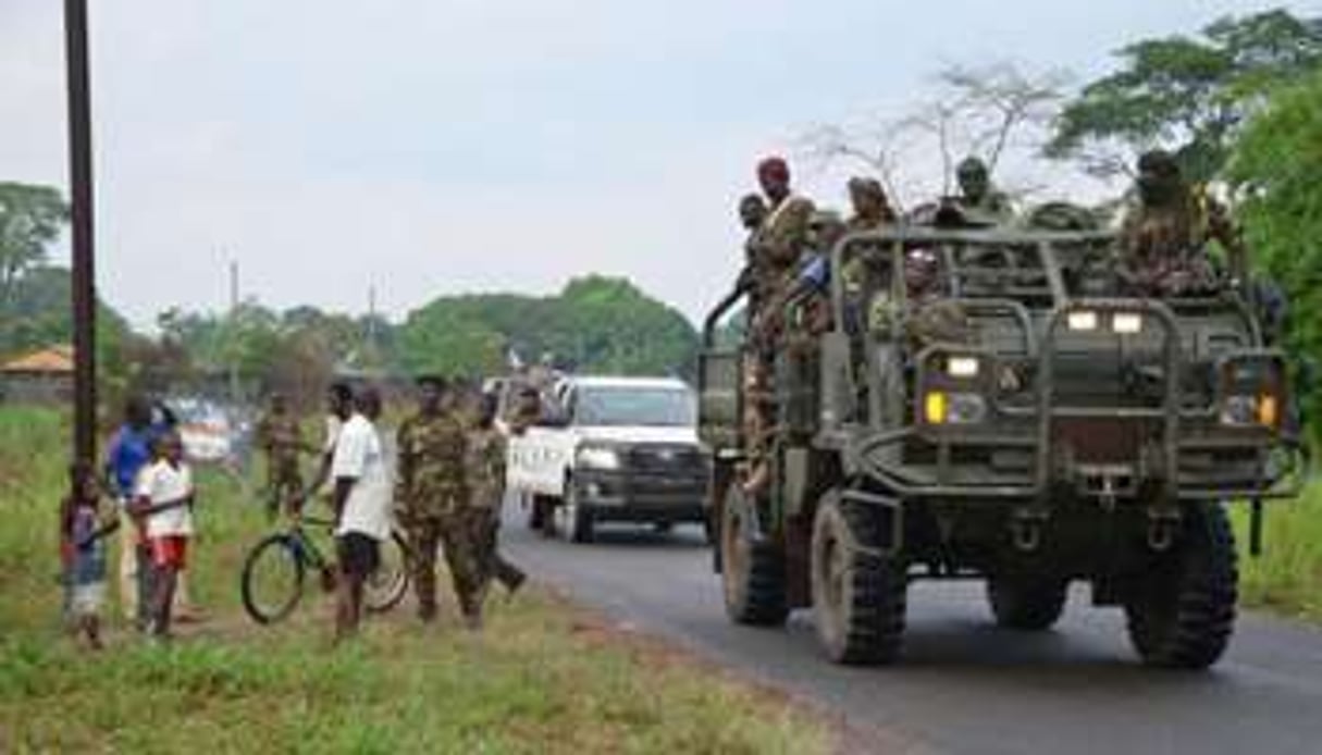 Des rebelles de la Séléka à Berengo, près de Bangui, le 1er avril 2013. © AFP/Patrick Fort