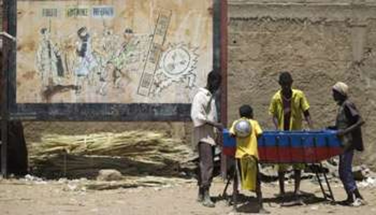 Les errements des policiers et des politiciens hypothèquent l’avenir de la jeunesse malienne. © AFP