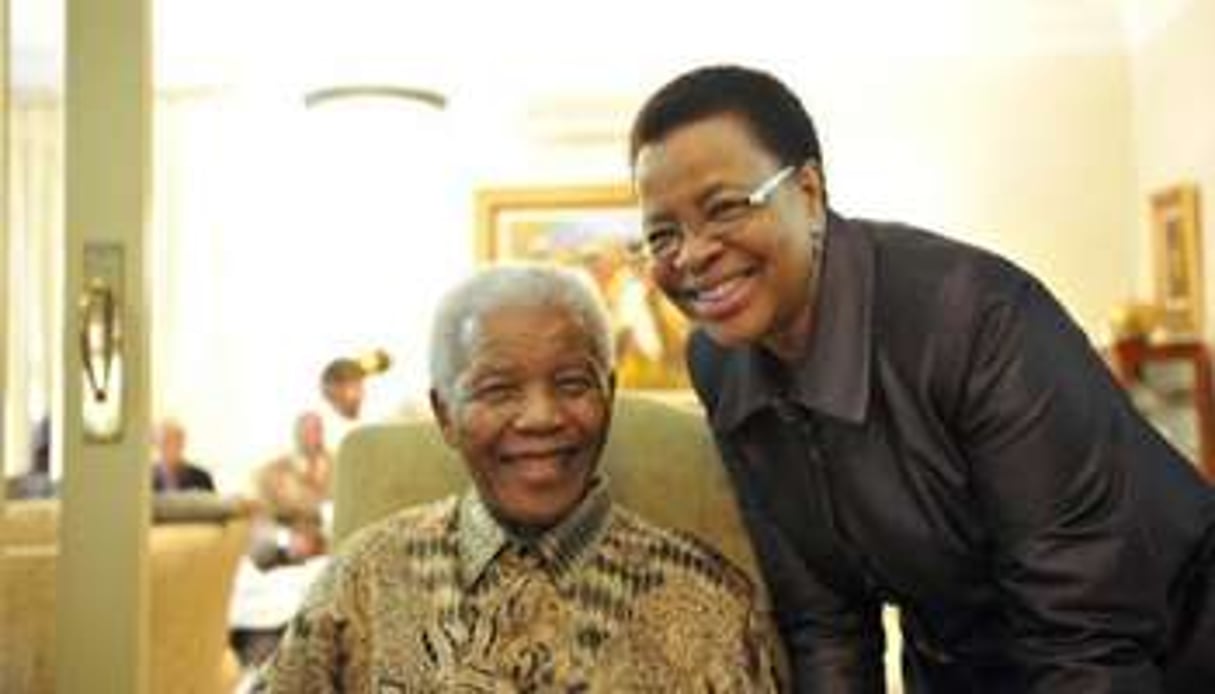 Nelson Mandela va mieux, selon son épouse Graça Machel. © AFP