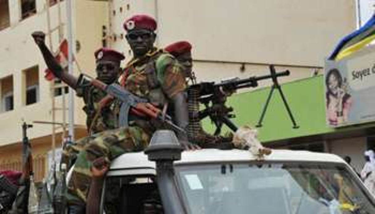Des rebelles armés du Séléka à Bangui le 30 mars 2013. © AFP