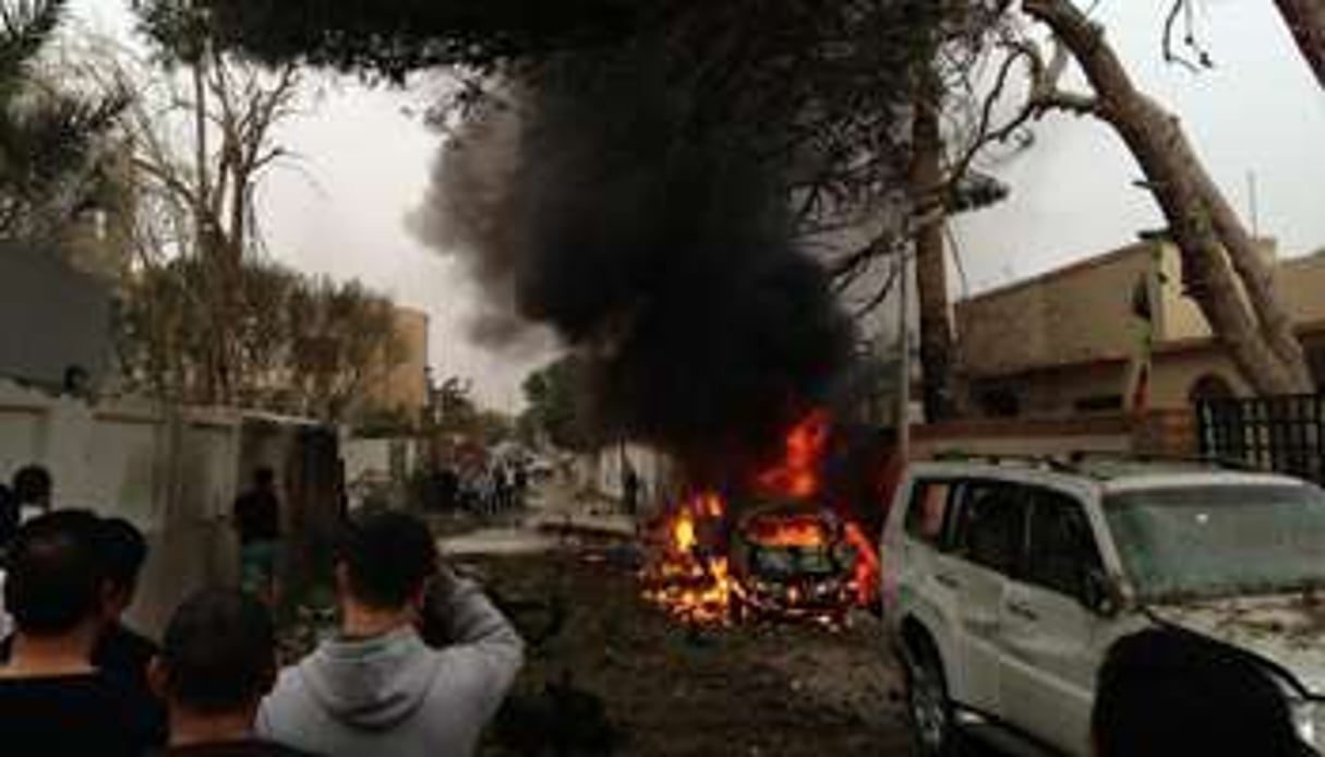 L’ambassade de France à Tripoli a été visée par un attentat à la voiture piégée. © @Eh4b10 / Twitter
