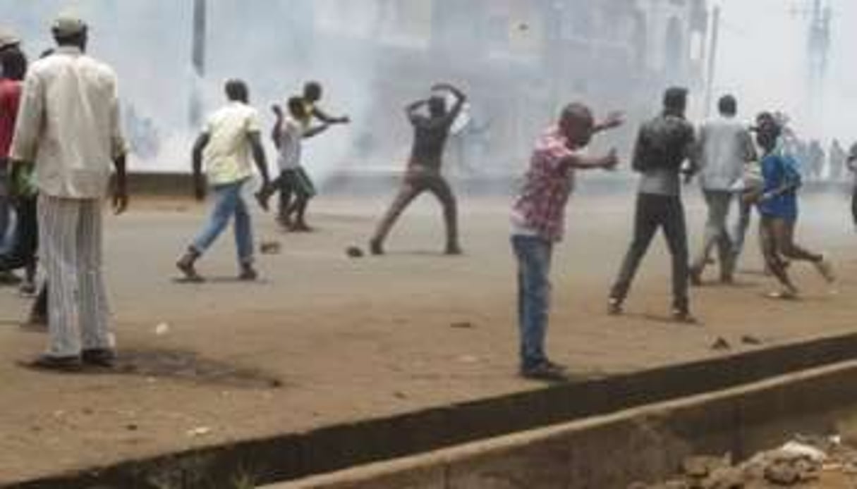 Les deux camps se renvoient la responsabilité des affrontements à Conakry, le 25 avril. © Haby Niakaté / J.A.