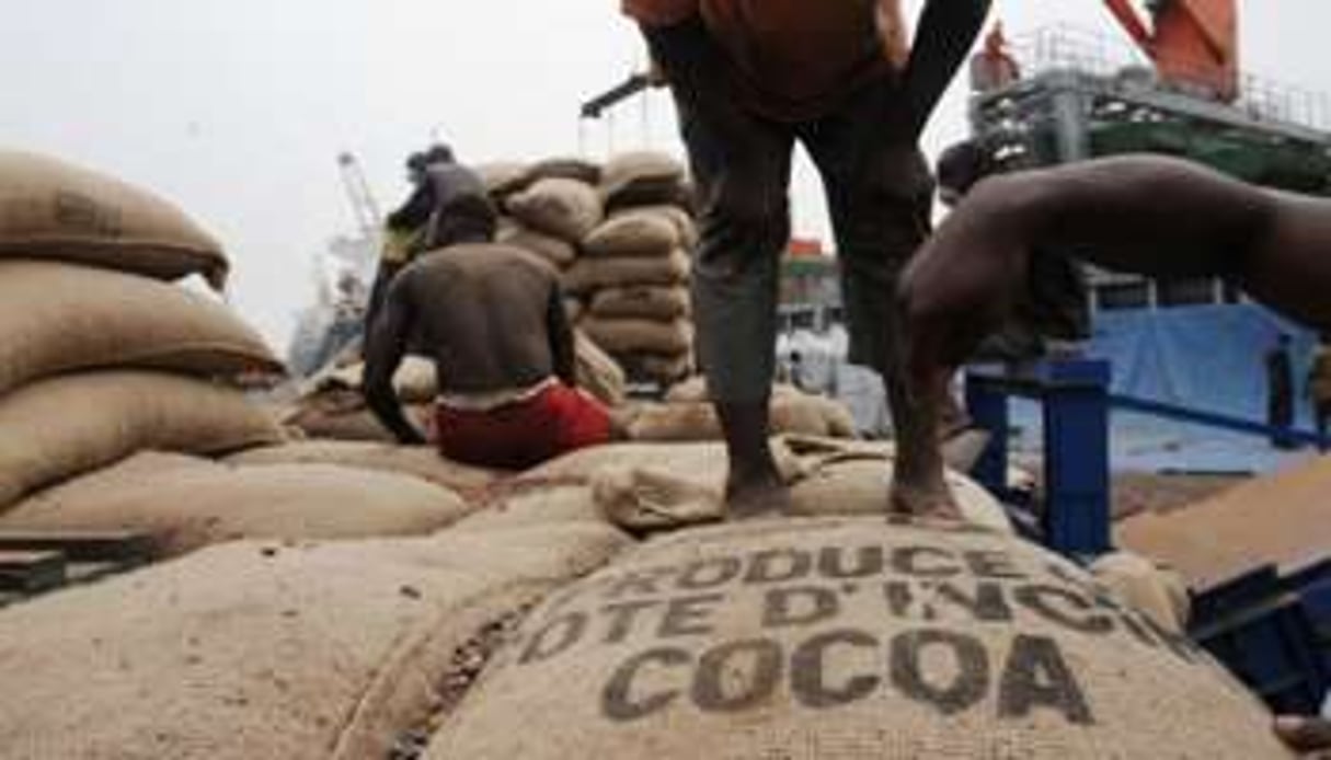 Pour la saison 2011-12, la contrebande de cacao a représenté 153 000 tonnes. © AFP