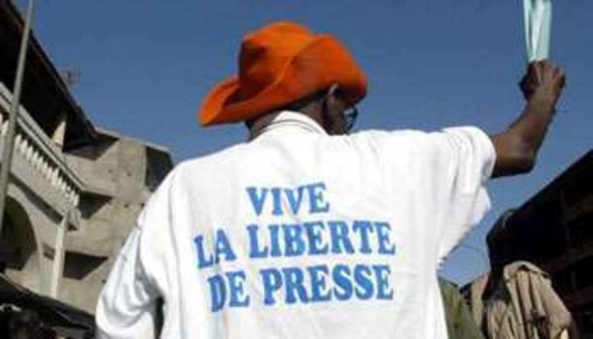 Un Congolais manifeste pour la liberté de la presse, en 2012. © AFP
